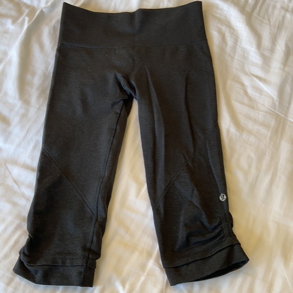 2 Lululemon Capri leggings. - Picture 5 of 6